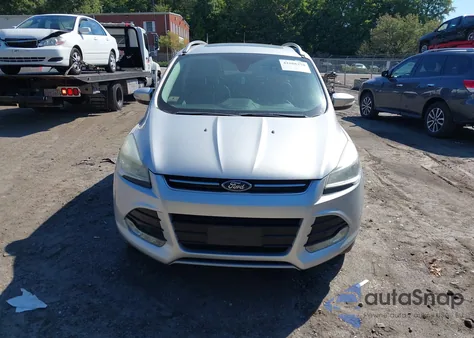 2015 Ford Escape Titanium z USA, uszkodzony, nr VIN 1FMCU9JX2FUA97233